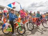 23 IMG 5213 Koningsdag DezeFoto : 2016, Deurningen, Hades, Harmonie, Kleissen, Koningsdag, Oranjecomité, Speelveldje, Sporthal, Trapveldje, Wethouder